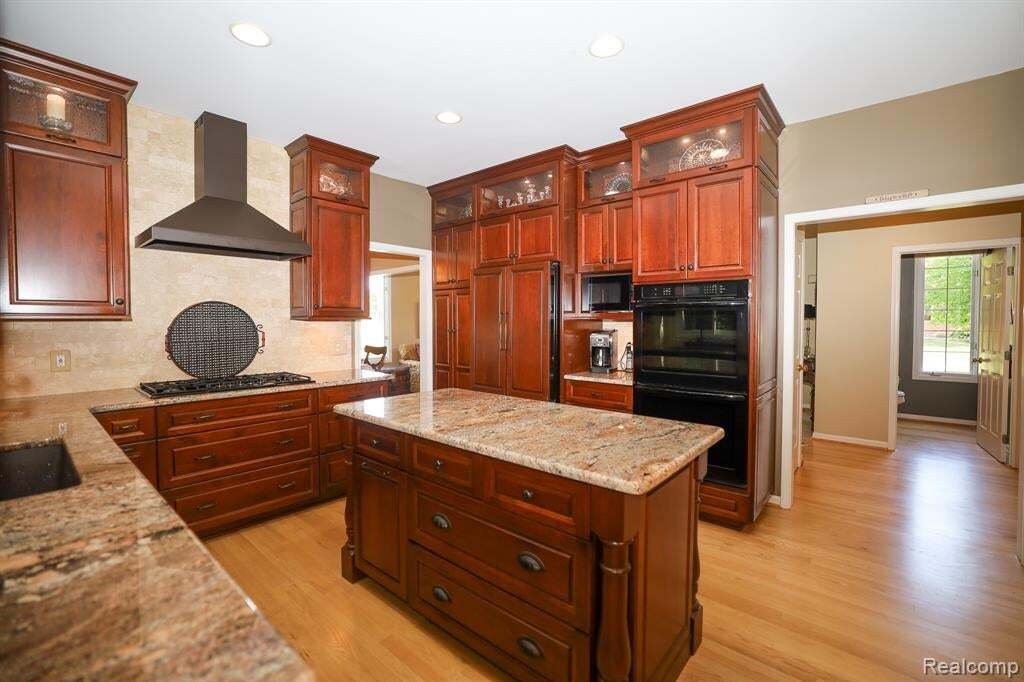 House in Commerce Charter Township, Michigan, United States 5 - 18842775