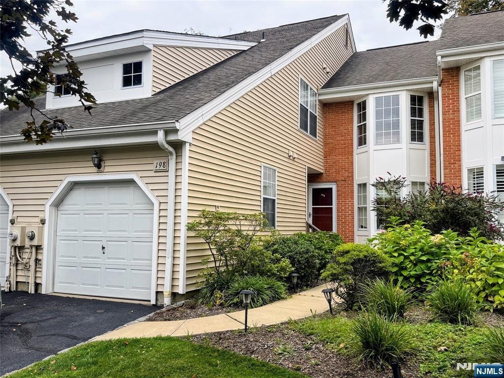 Condo in West Orange, New Jersey, United States 1 - 18844813