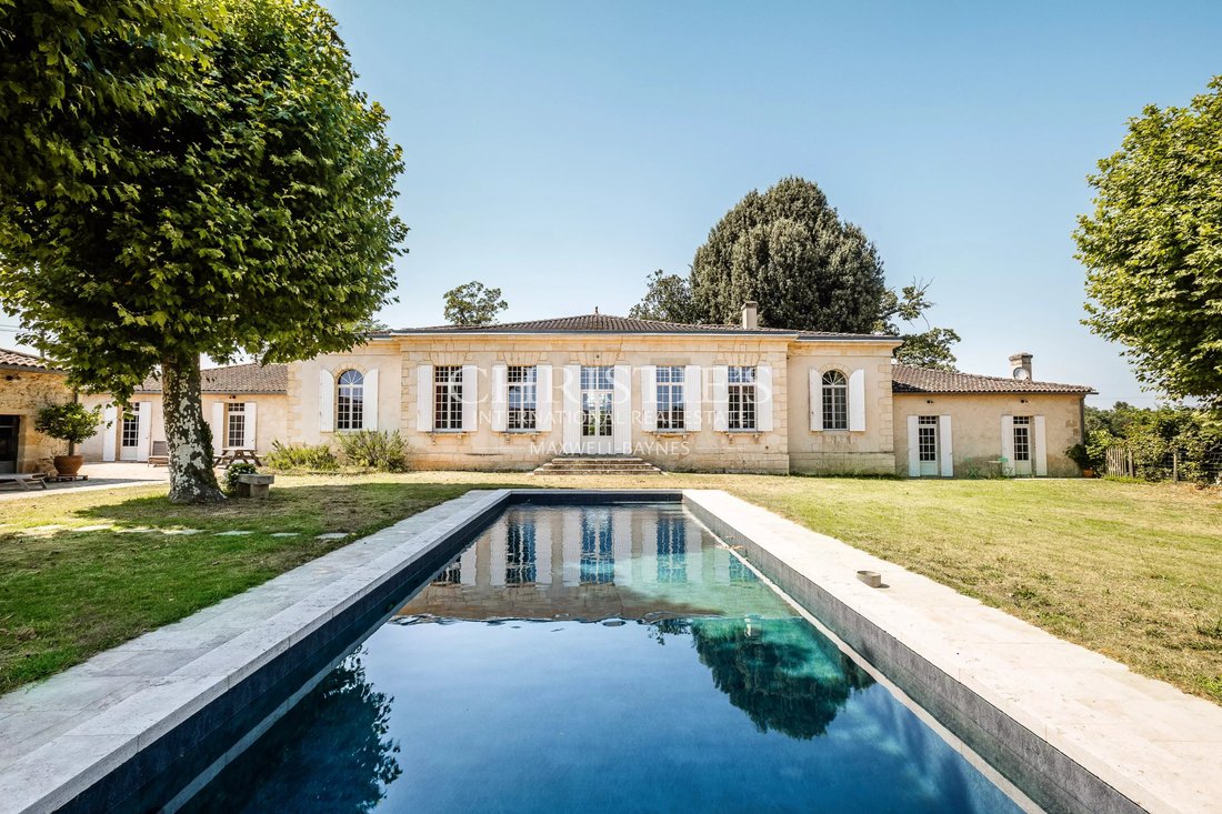 Estate in Cerons, Nouvelle-Aquitaine, France 1 - 18405023