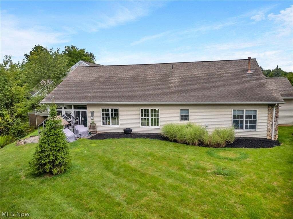 Condo in North Royalton, Ohio, United States 3 - 18842446