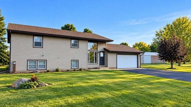 House in Leland, Illinois, United States 1 - 18851444