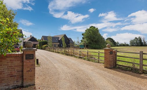 Haus in Old Hurst, England 1