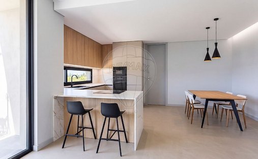 House in Silveira, Lisbon, Portugal 1