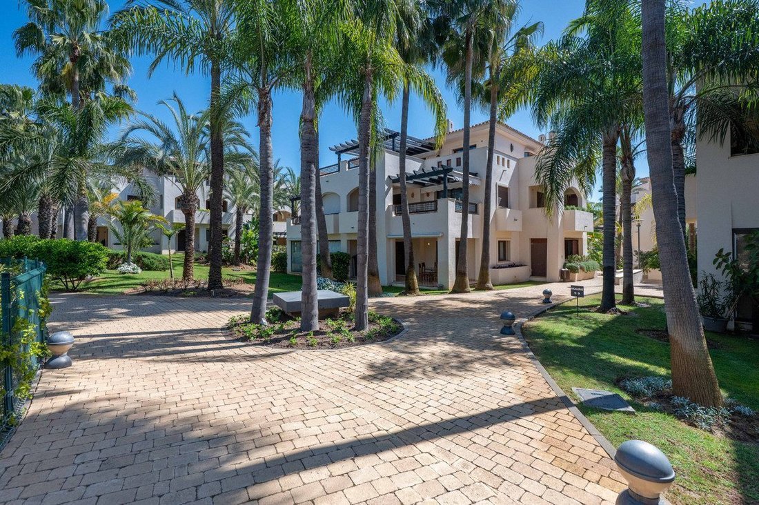 Apartment in Puerto Banus, Marbella, Spain 4 - 18857652