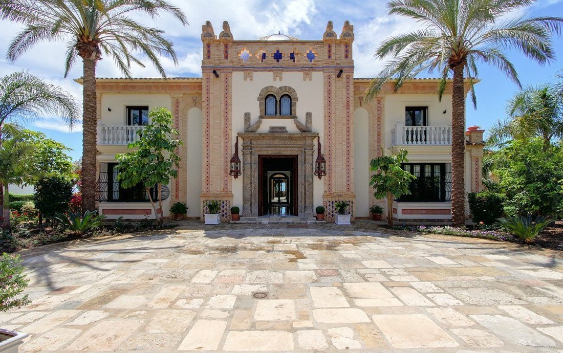 Villa in Marbella, Andalusia, Spain 1 - 18859564
