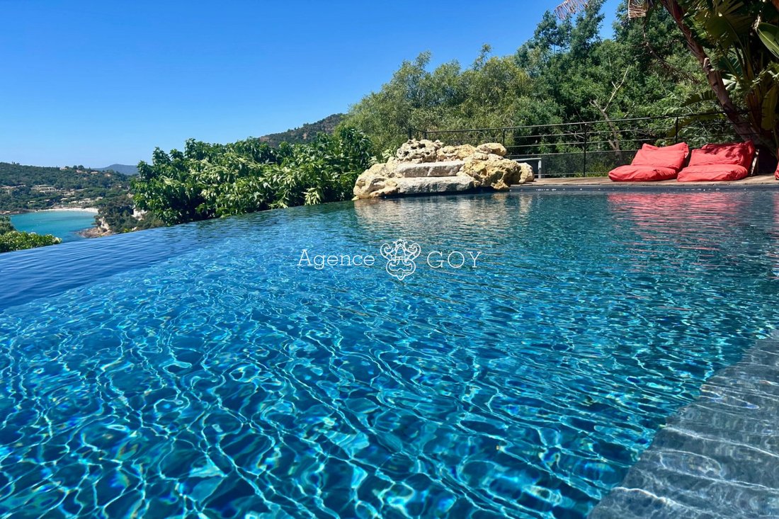 Villa en Rayol-Canadel-sur-Mer, Provenza-Alpes-Costa Azul, Francia 1 - 18747277
