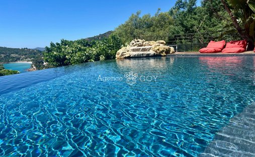 Villa in Rayol-Canadel-sur-Mer, Provence-Alpes-Côte d'Azur, France 1