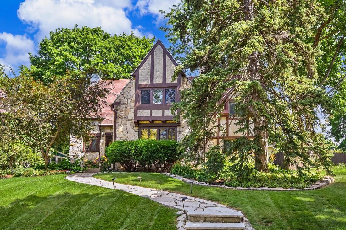Casa a Wauwatosa, Wisconsin, Stati Uniti 1 - 18849364