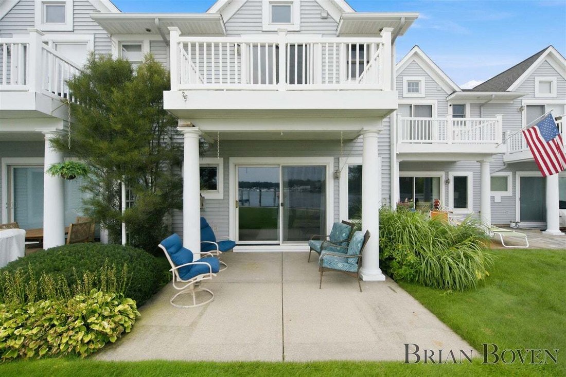 Condo in Fruitport Charter Township, Michigan, United States 1 - 18846446
