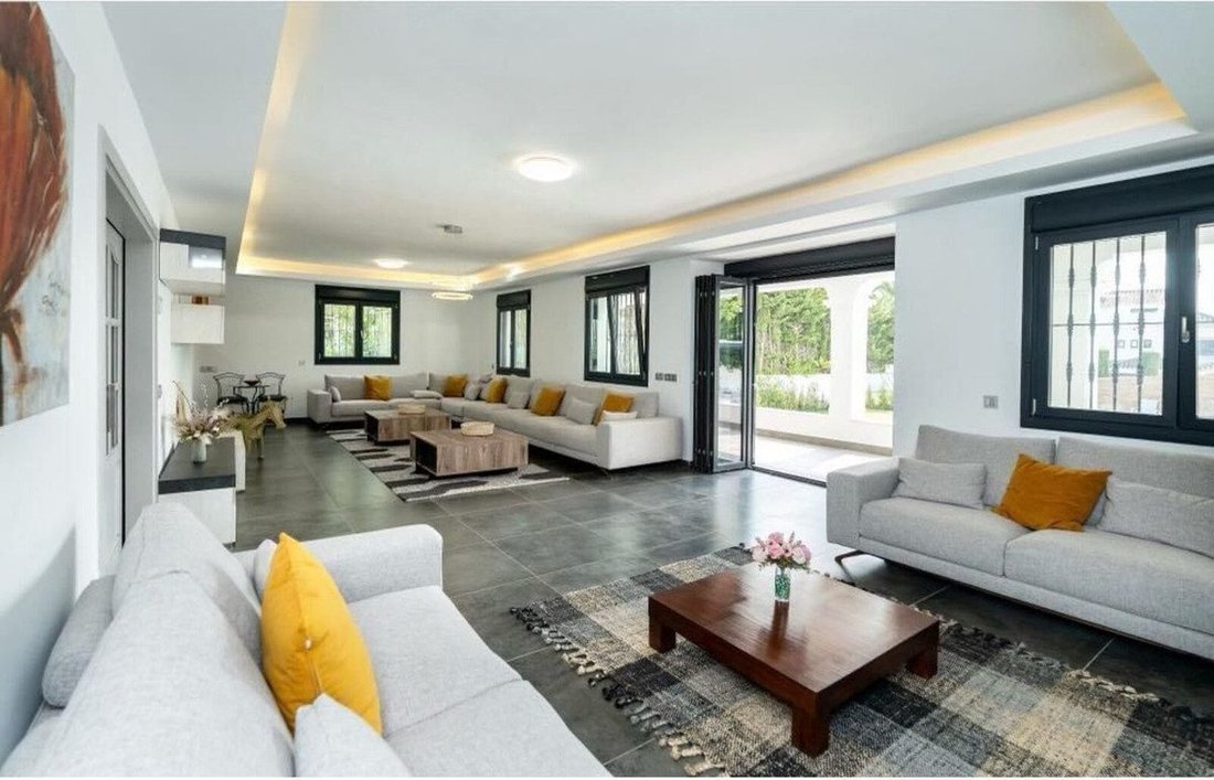Villa à Puerto Banús, Marbella, Espagne 2 - 18856978