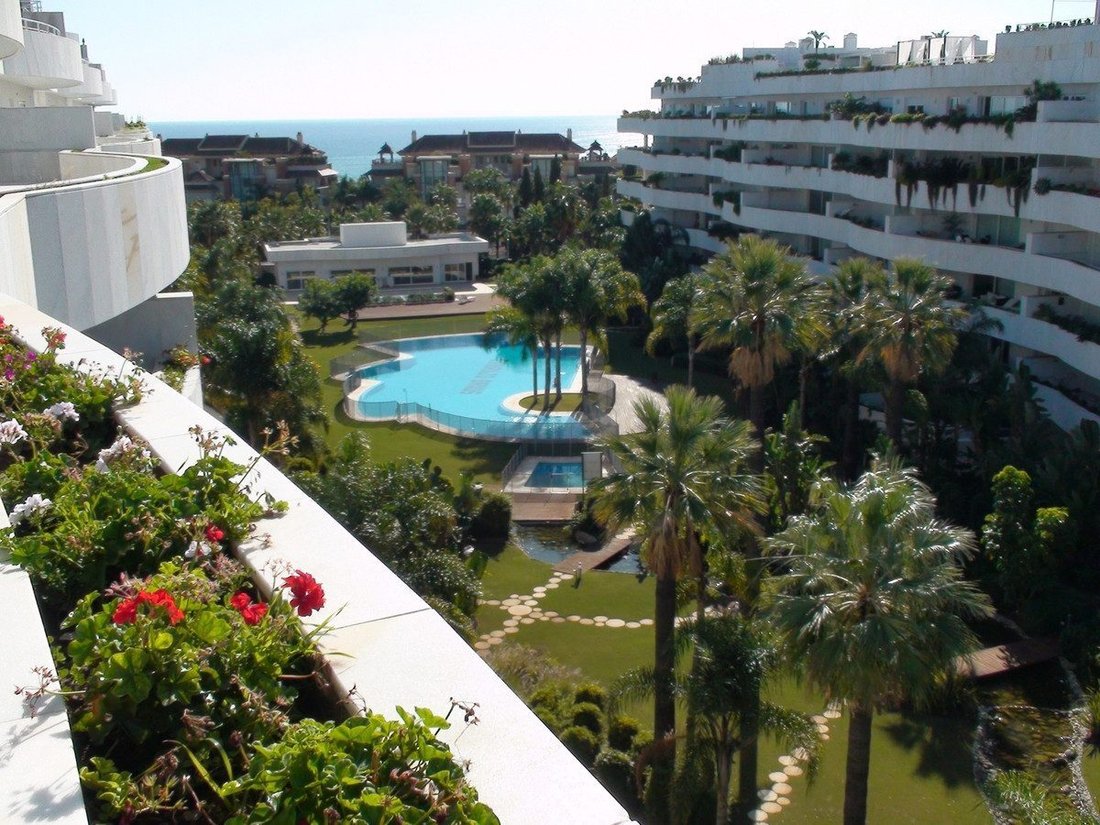 Apartment in Puerto Banus, Marbella, Spain 1 - 18859594