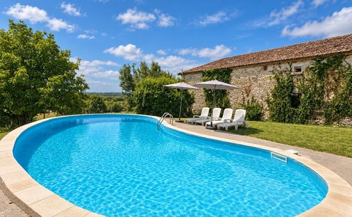 House in Lalandusse, Nouvelle-Aquitaine, France 1