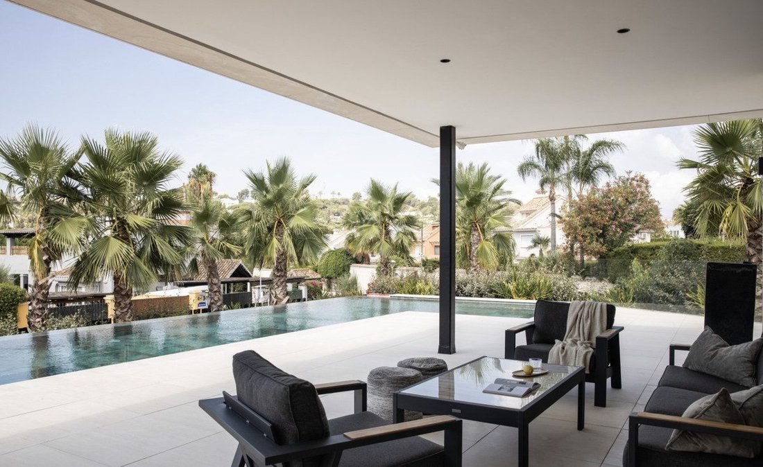 Villa à Puerto Banús, Marbella, Espagne 3 - 18859502