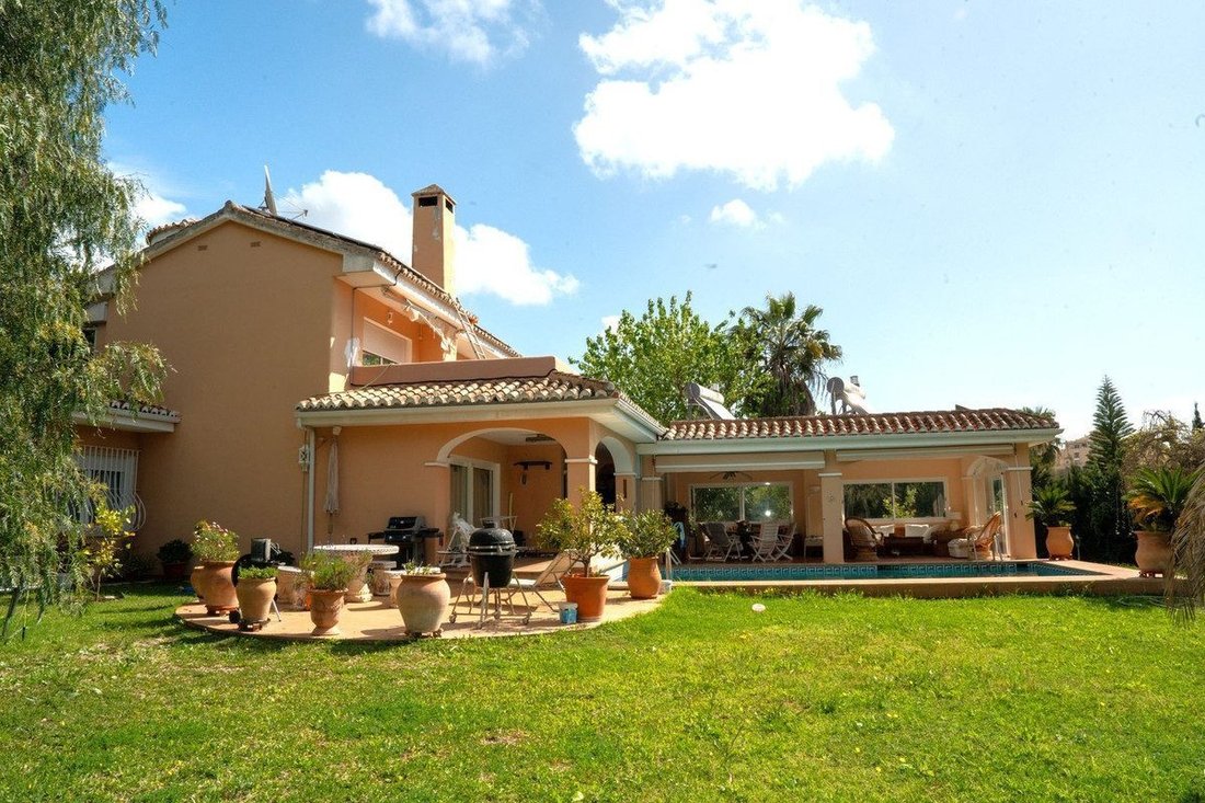 Villa à Elviria-Cabopino, Marbella, Espagne 1 - 18857391