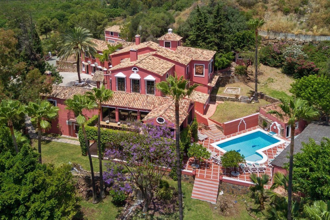 Villa in La Quinta, Benahavis, Andalusia 1 - 18857199