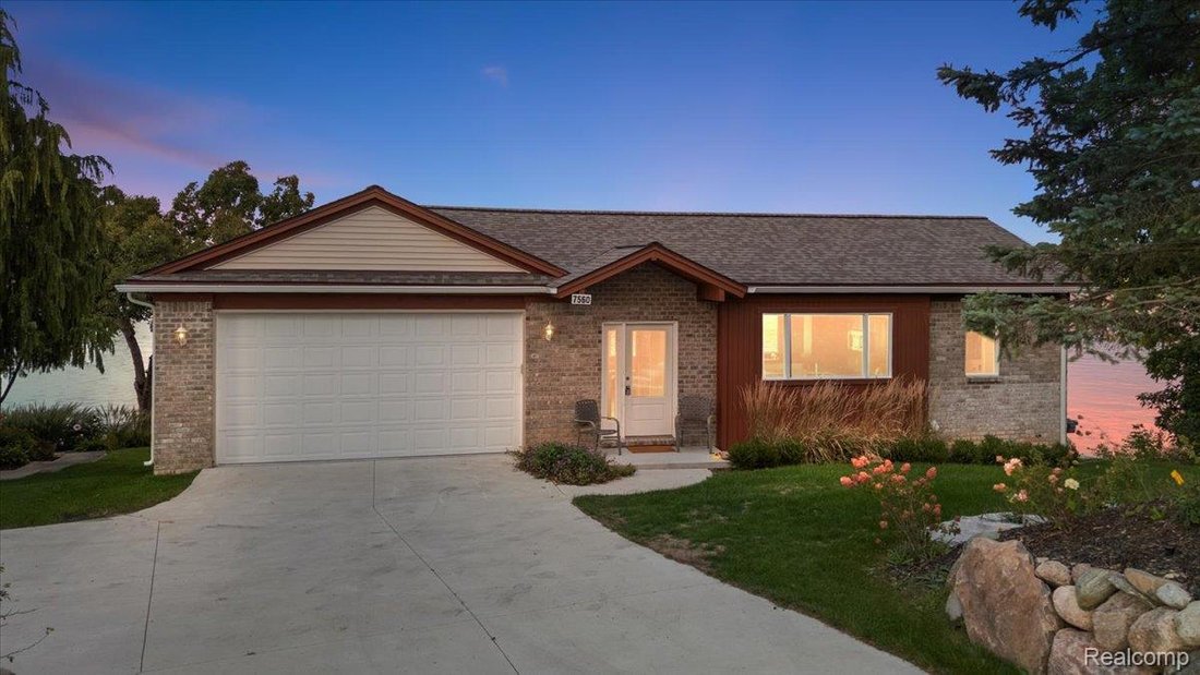 House in Waterford Township, Michigan, United States 1 - 18842544