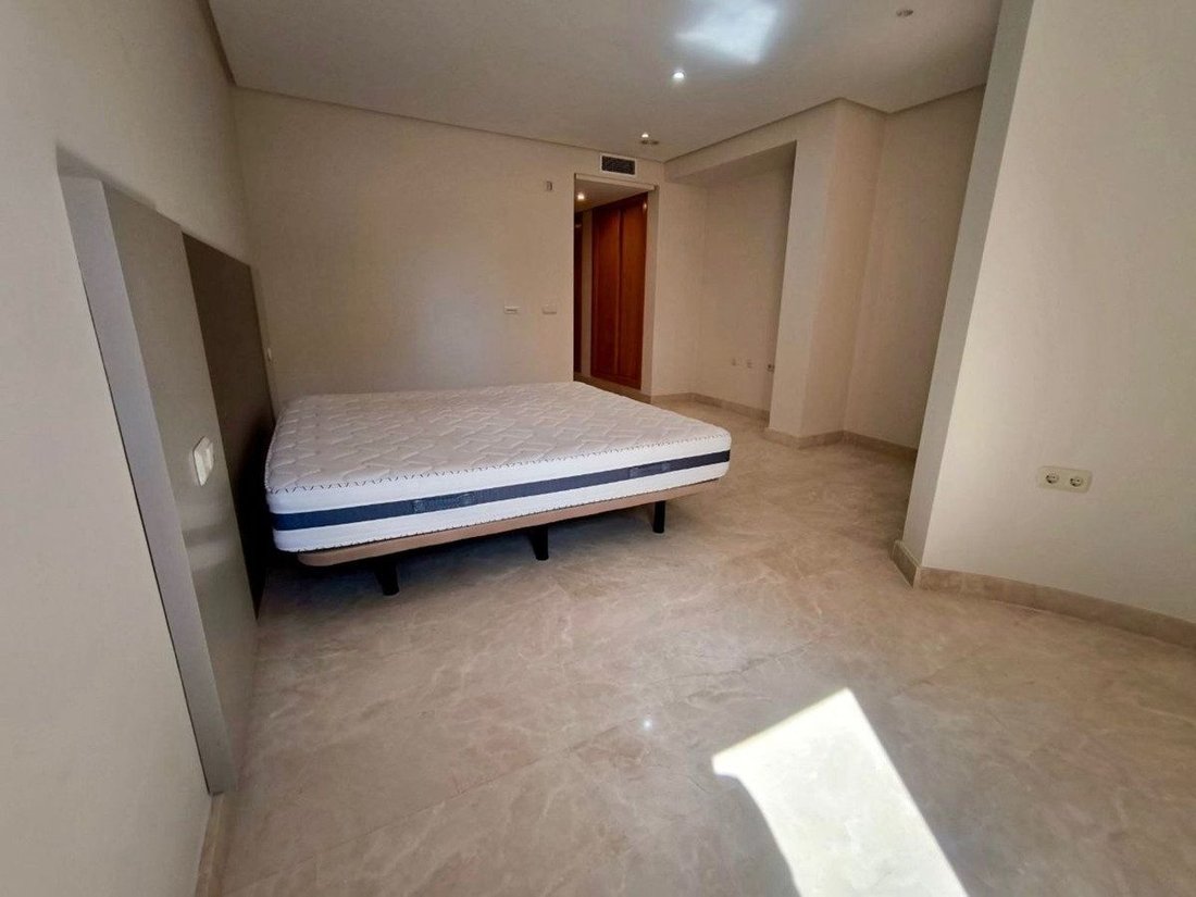 Apartment in Puerto Banus, Marbella, Spain 4 - 18859203
