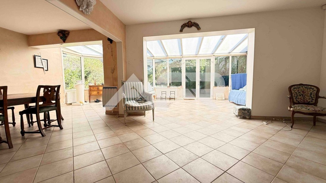 House in Chatou, Ile-de-France, France 2 - 18847602