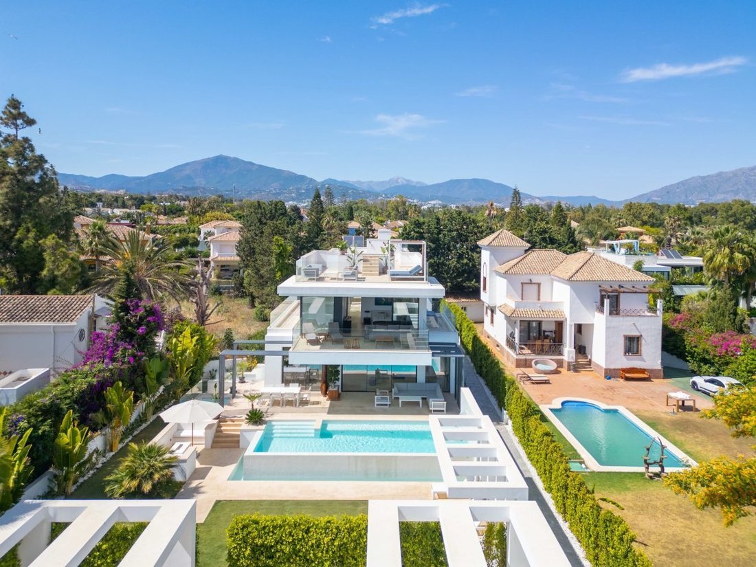 Villa in Atalaya-Isdabe, Estepona, Andalusia 1 - 18862174