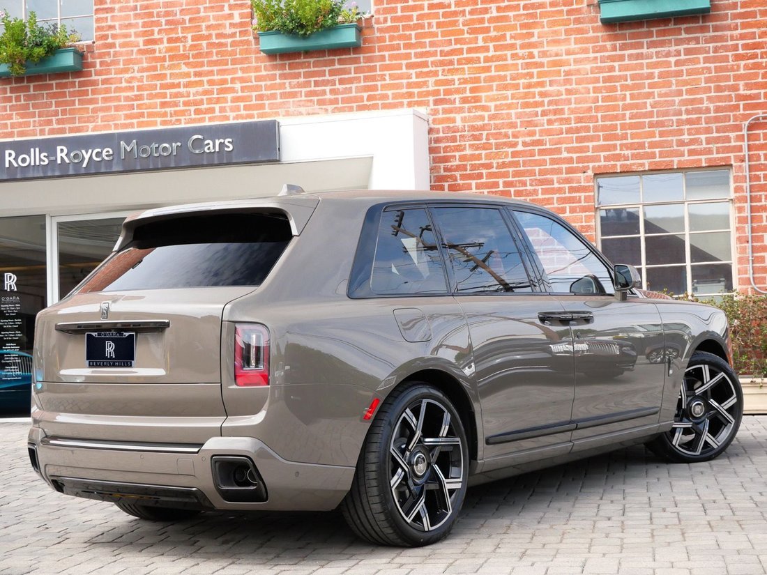 Suv in Beverly Hills, CA, United States 2 - 18850288