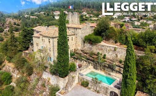 Castello a Ucel, Auvergne-Rodano-Alpi, Francia 1