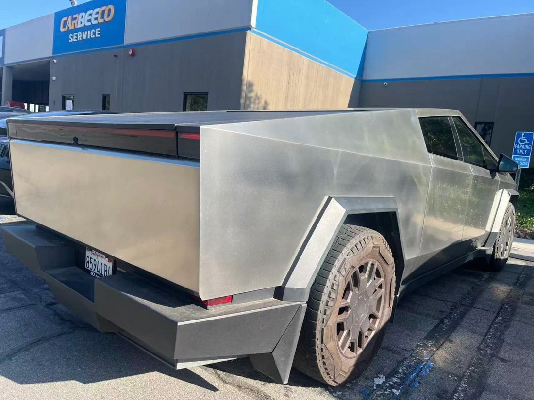 Pickup in Costa Mesa, CA, United States 2 - 18855200