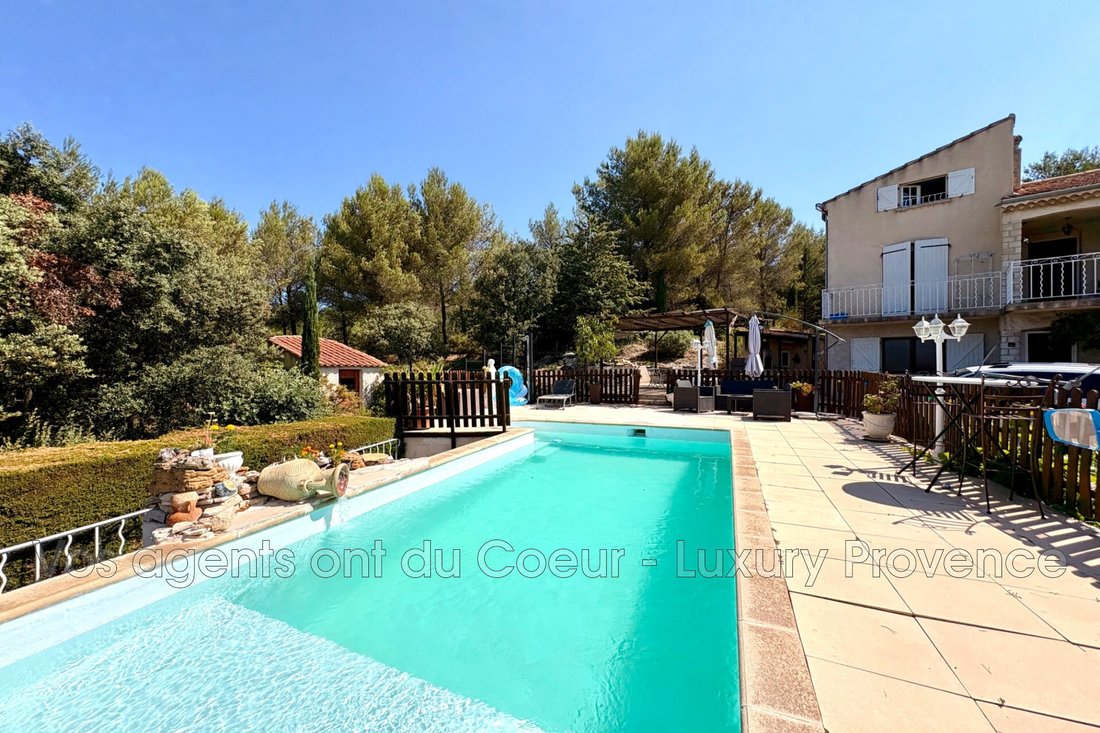 Villa in Hameau, Simiane-Collongue, France 4 - 18296874