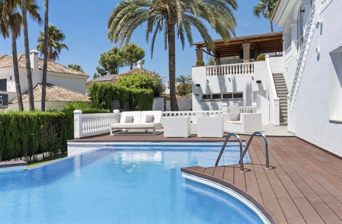 Villa à Elviria-Cabopino, Marbella, Espagne 3 - 18857052