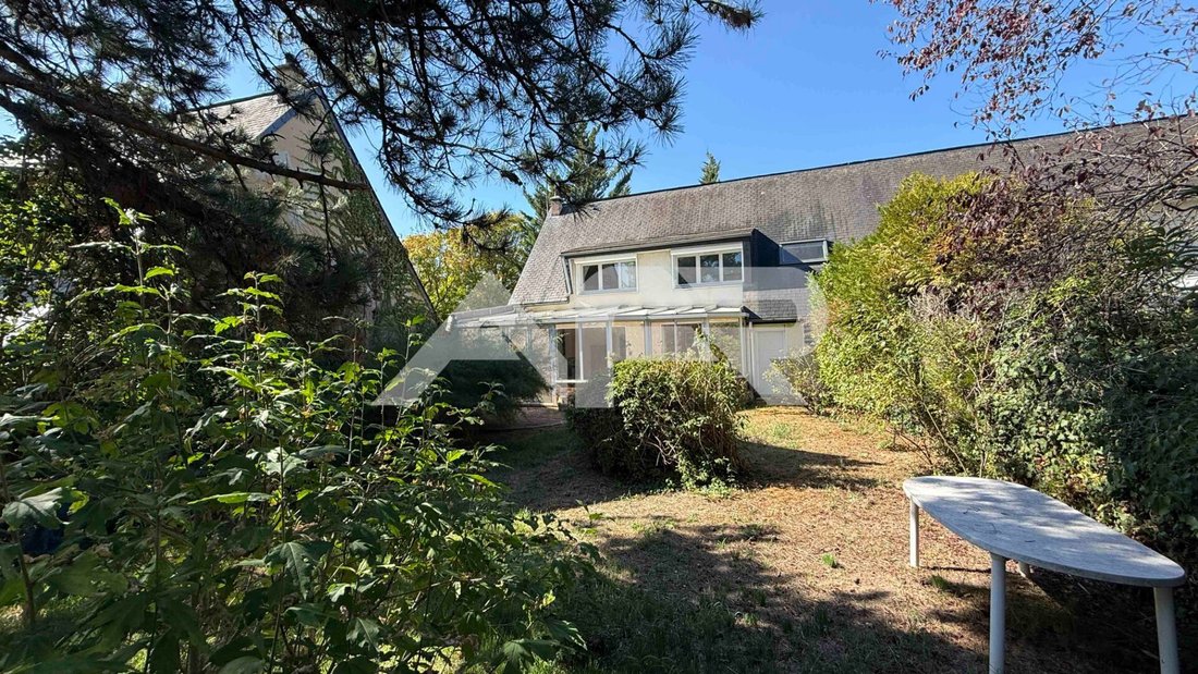 House in Chatou, Ile-de-France, France 1 - 18847602