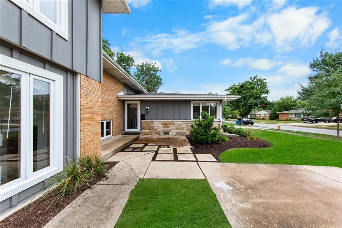 House in Elmhurst, Illinois, United States 2 - 18850393