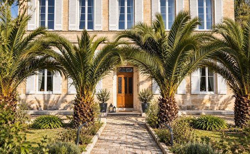 House in Bourg, Nouvelle-Aquitaine, France 1