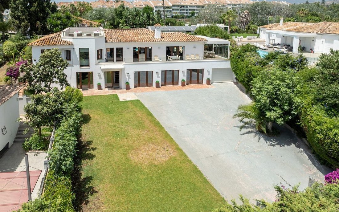 Villa in San Pedro de Alcantara, Andalusia, Spain 2 - 18859602