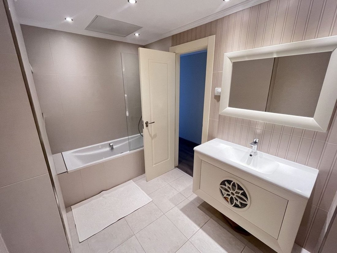 Apartment in Puerto Banus, Marbella, Spain 4 - 18859937