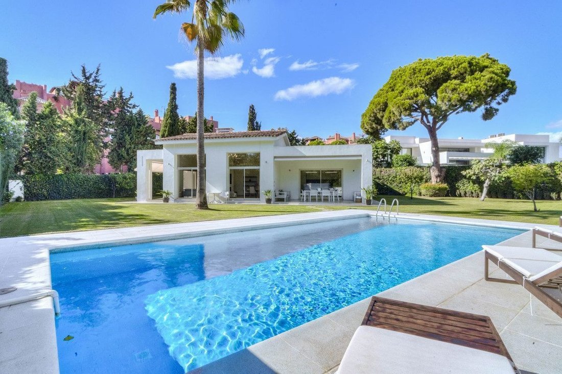 Villa in San Pedro de Alcantara, Andalusia, Spain 1 - 18859222