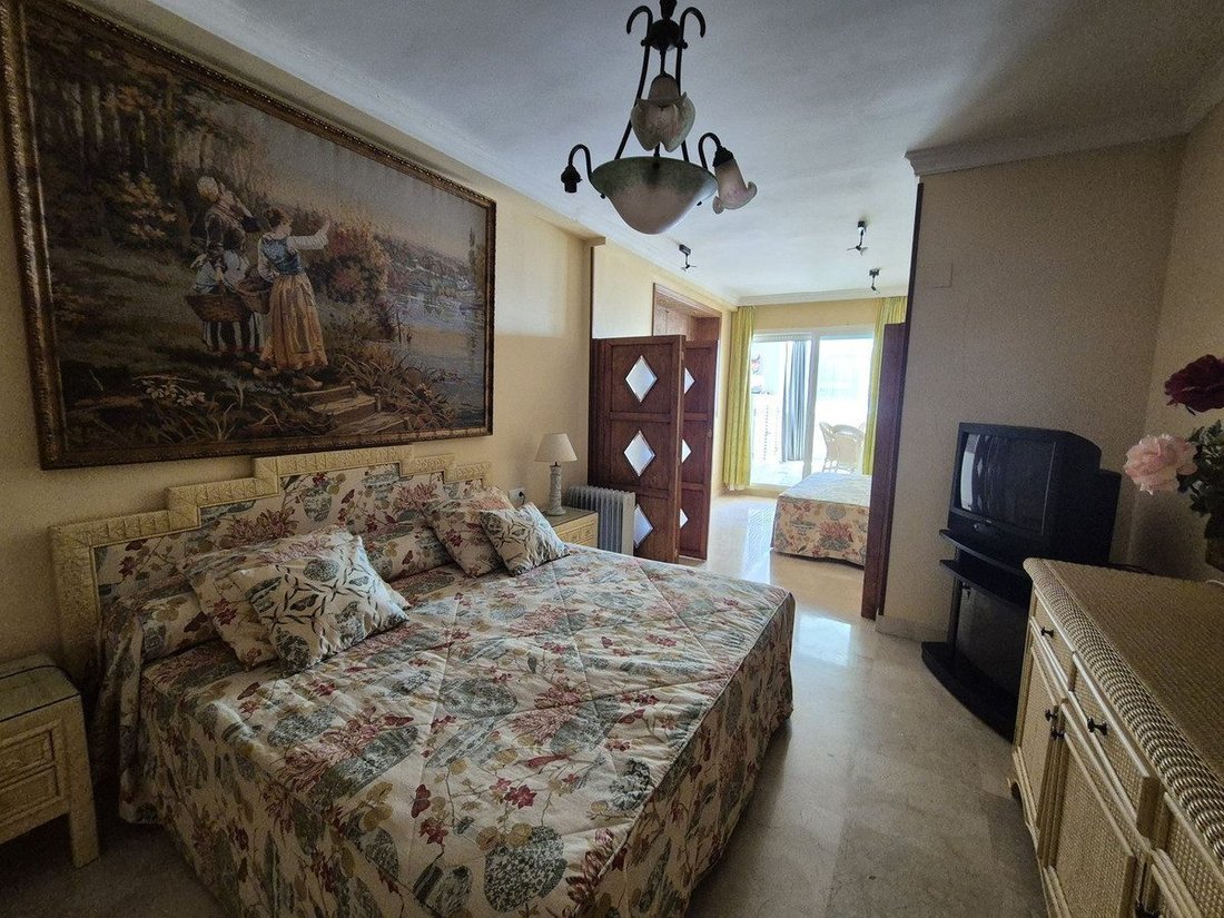 Apartment in Puerto Banus, Marbella, Spain 5 - 18857118