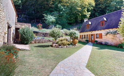 House in Les Eyzies-de-Tayac-Sireuil, Les Eyzies, France 1