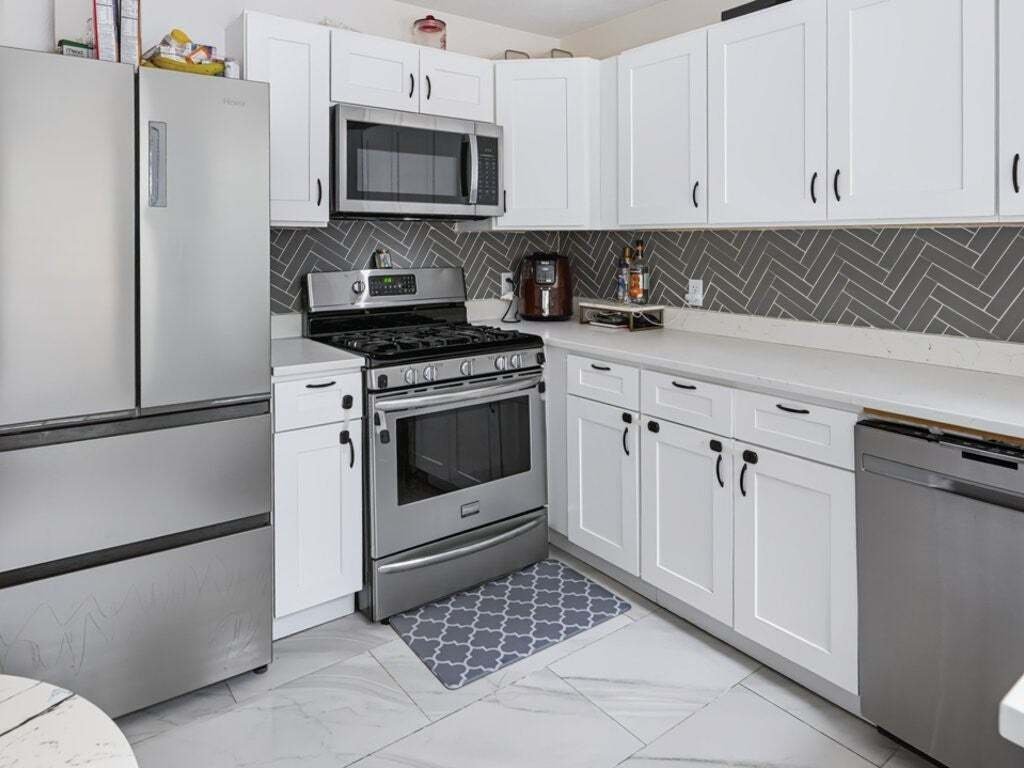 North Providence, Rhode Island, United States 3 - 18851535