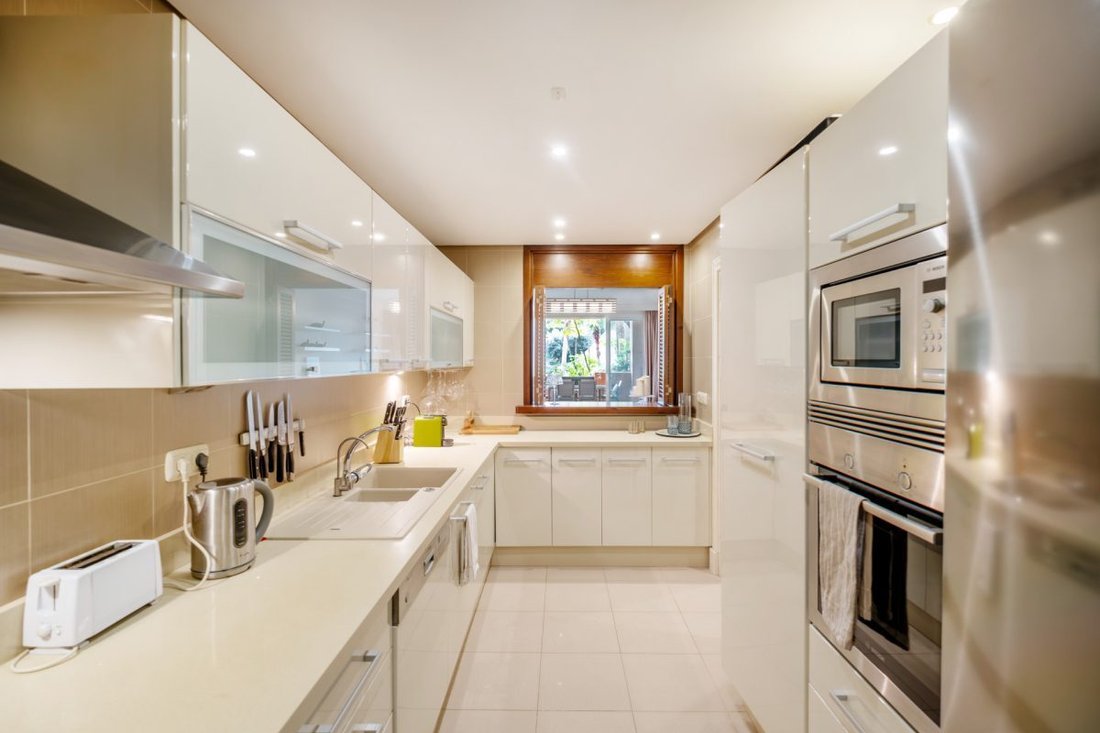 Apartment in Puerto Banus, Marbella, Spain 1 - 18860021
