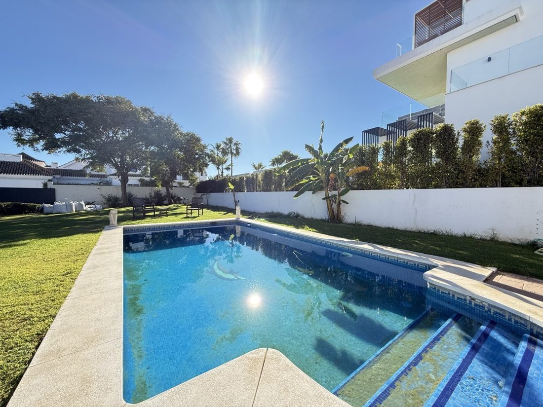 Villa a Guadalmina Baja, San Pedro de Alcántara, Spagna 1 - 18857745