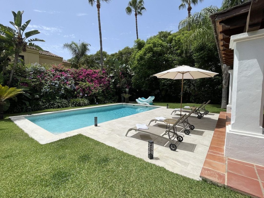Villa à Elviria-Cabopino, Marbella, Espagne 2 - 18858506