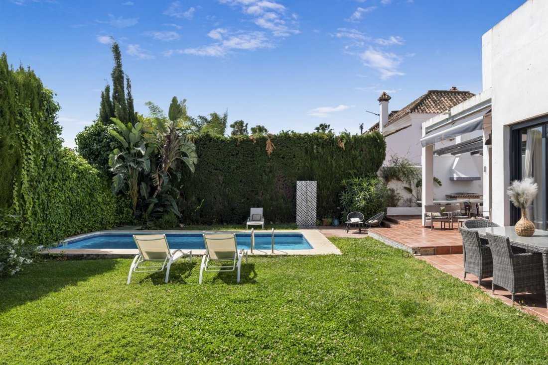 Villa à Puerto Banús, Marbella, Espagne 2 - 18859096