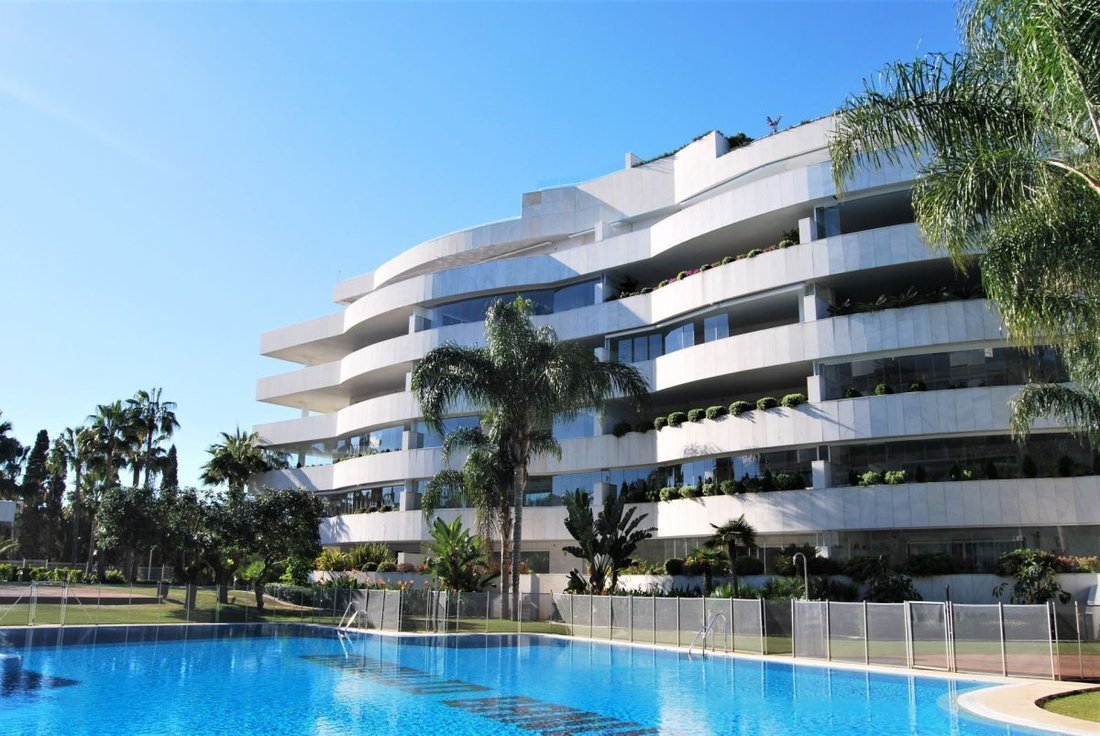 Apartment in Puerto Banus, Marbella, Spain 1 - 18862314