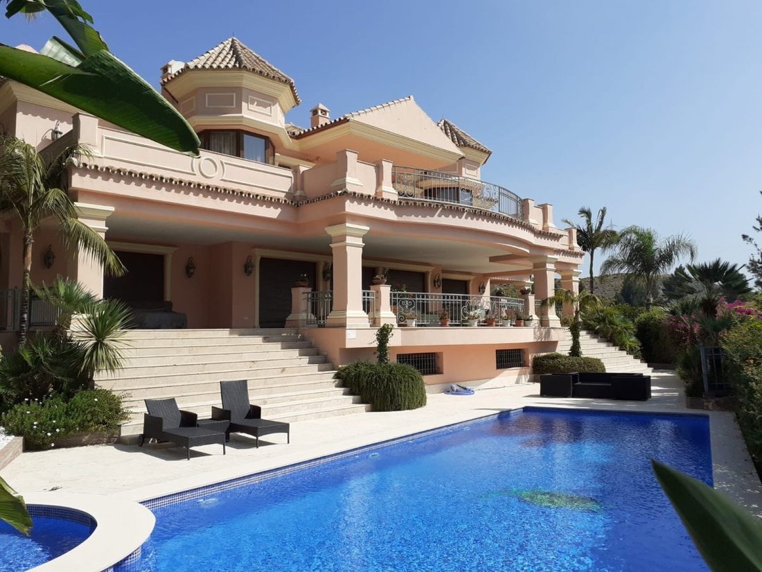 Villa in Estepona, Andalusien, Spanien 1 - 18862328