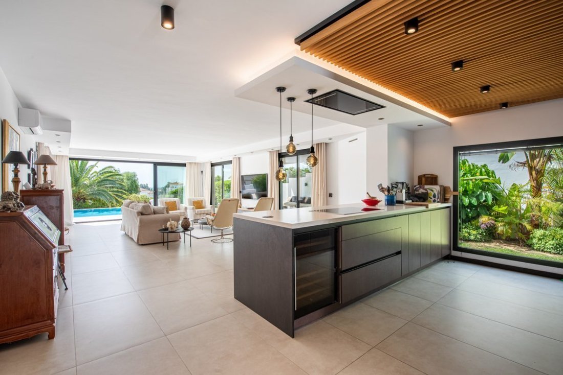 Villa in Elviria-Cabopino, Marbella, Spain 3 - 18859861