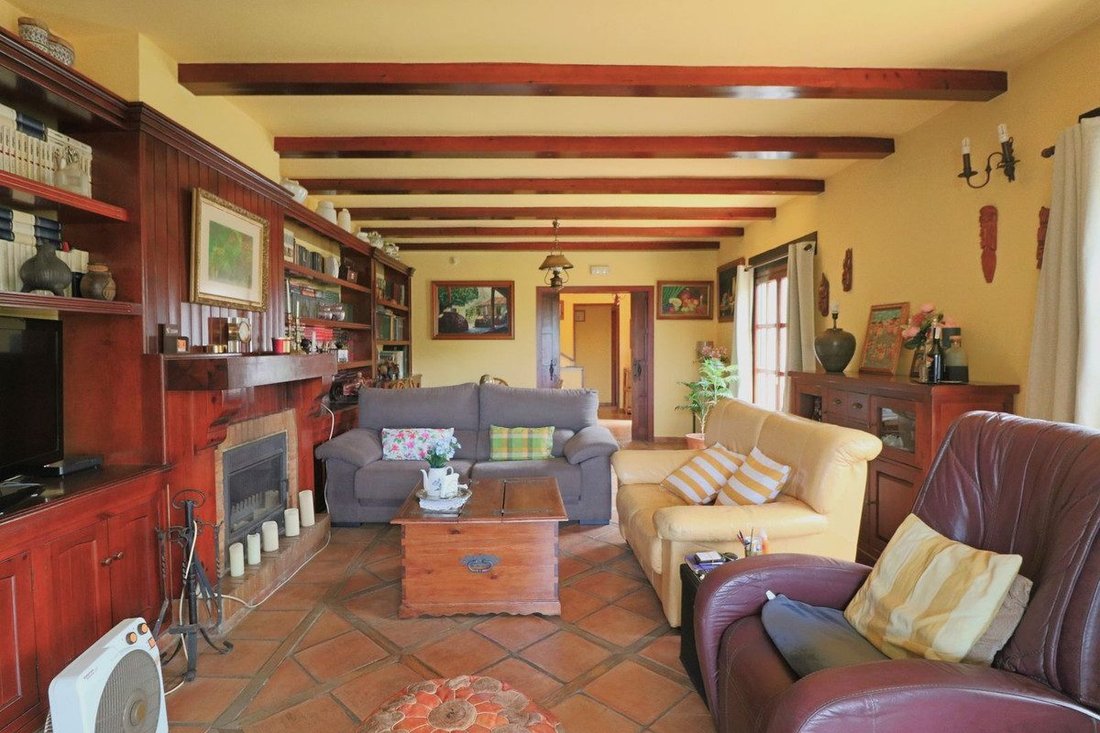 Villa in Elviria-Cabopino, Marbella, Spanien 2 - 18859431