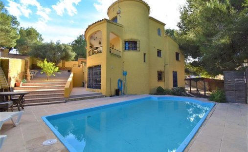 Villa in Orihuela, Valencian Community, Spain 1