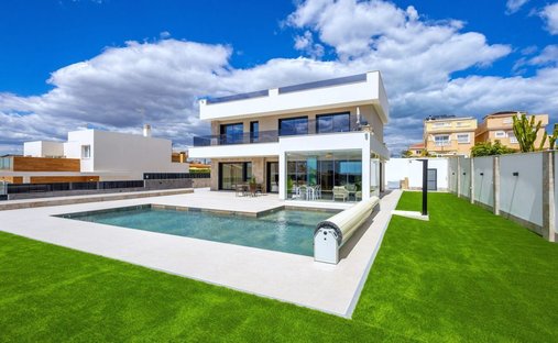 Villa in Torrevieja, Valencian Community, Spain 1