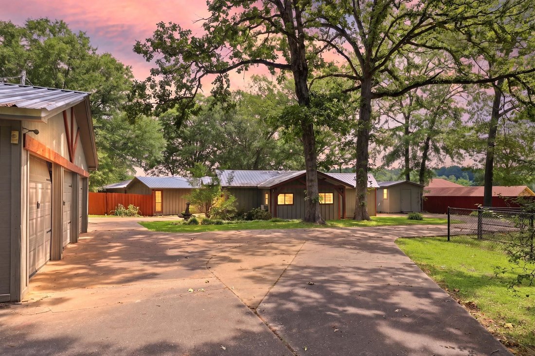 House in Gladewater, Texas, United States 2 - 18858185