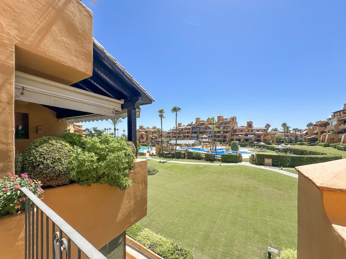 Appartamento a Estepona, Andalusia, Spagna 1 - 18860255
