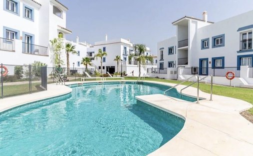 Apartment in El Paraíso, Benahavis, Spain 1